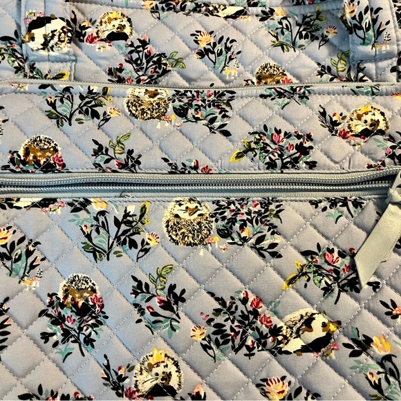 Vera Bradley Weekender Travel Bag Perrenial Gray Floral New Never Used - Picture 5 of 9